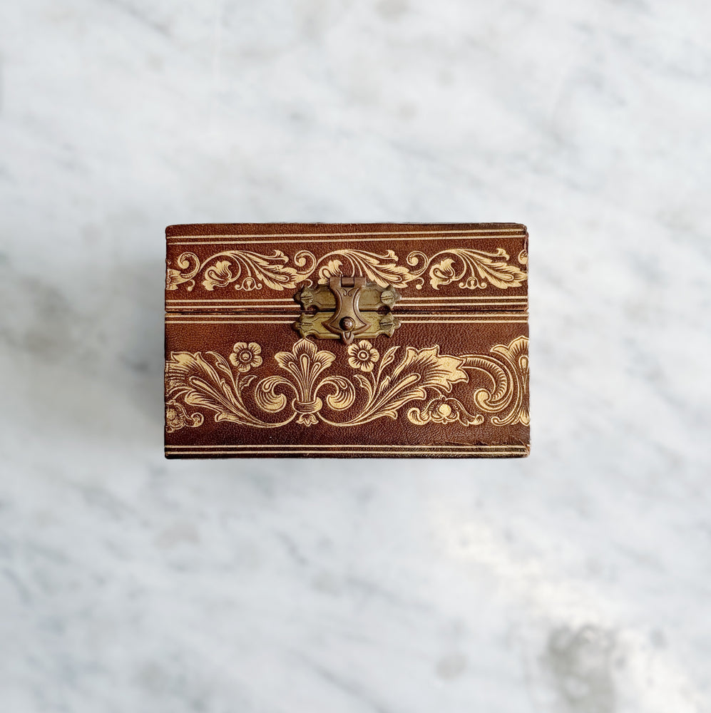 Vintage wooden mini card box.