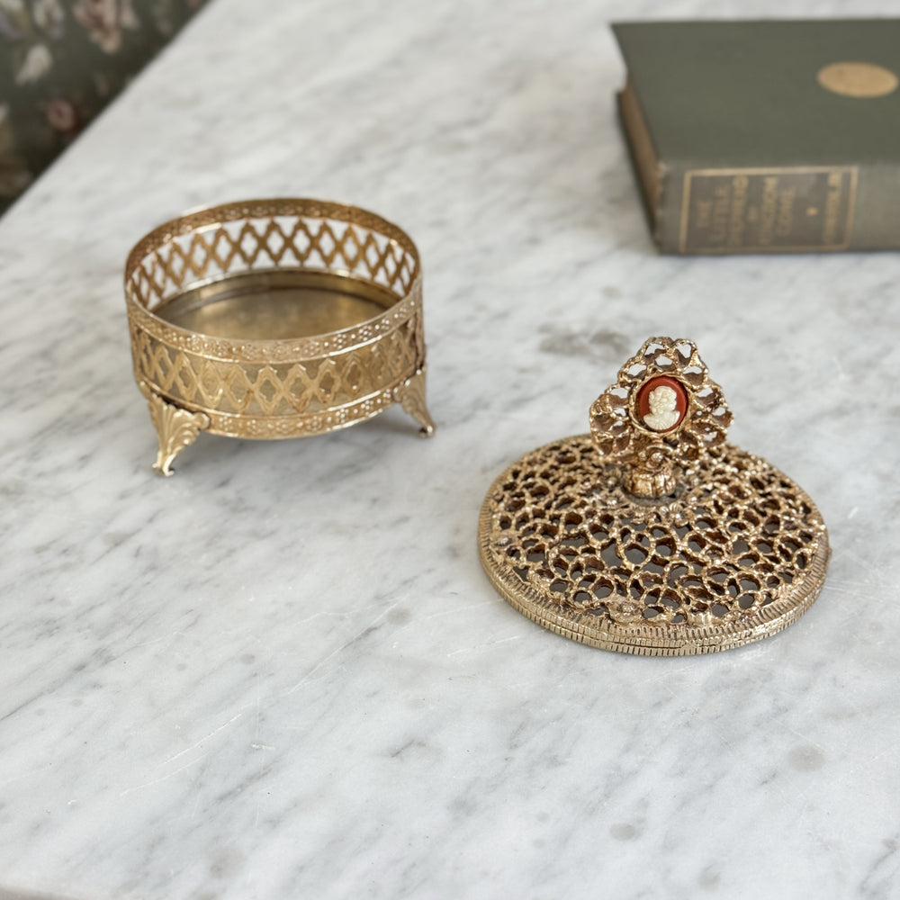 Vintage Gold Cameo Ring box