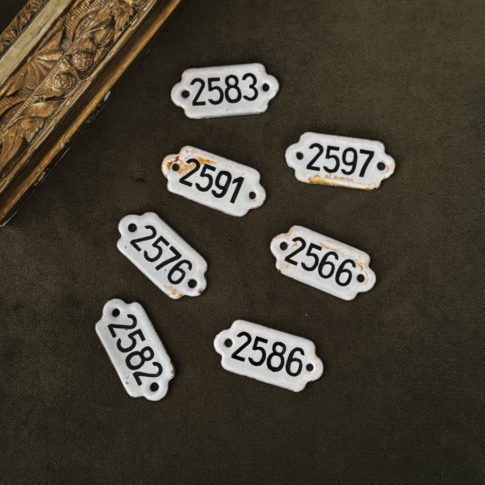 Vintage enamel marker numbers - FRANCE.