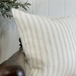 Nell 20" Pillow Cover