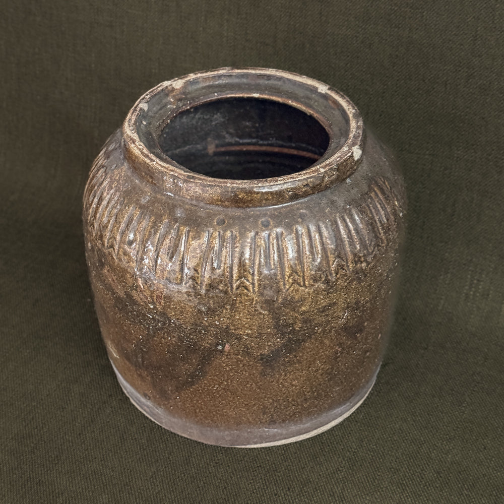 Vintage Mini Bean Pot .