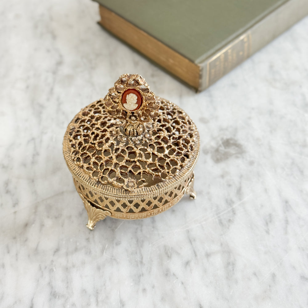 Vintage Gold Cameo Ring box