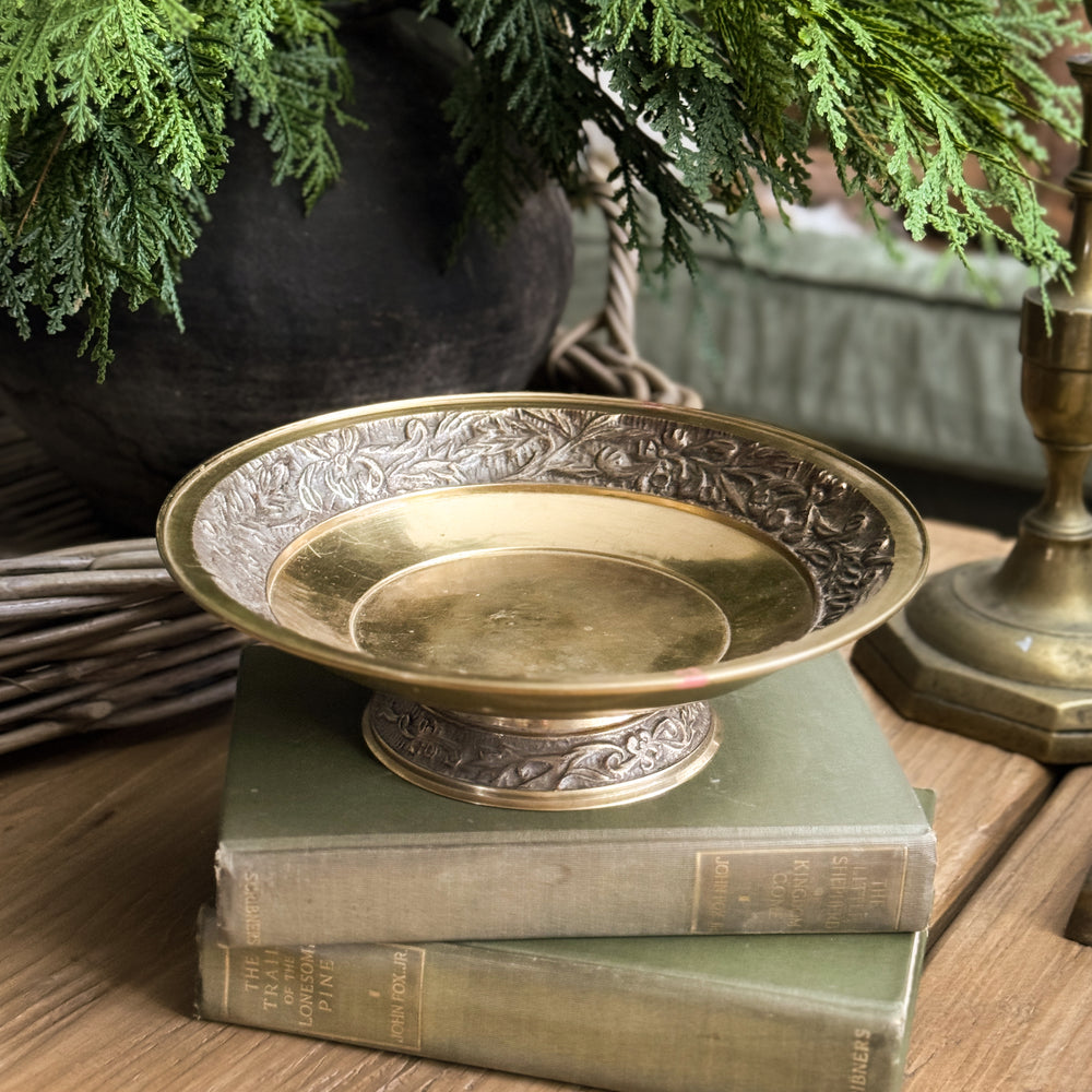 Vintage brass leaf raised bowl.