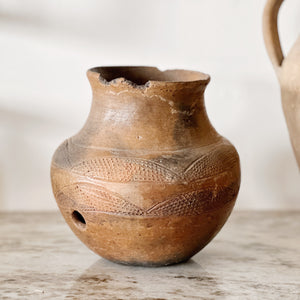 
                
                    Load image into Gallery viewer, Vintage pottery vase
                
            