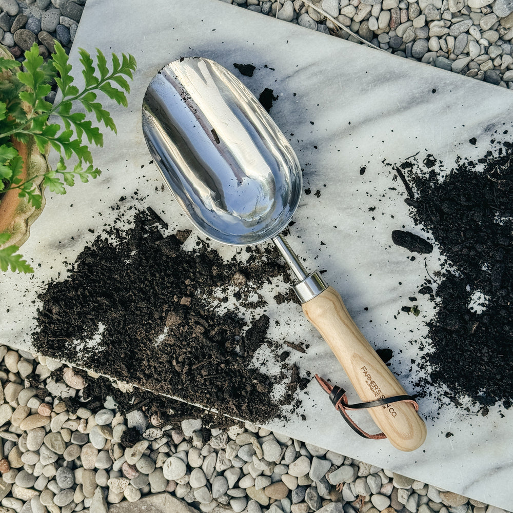 Stainless soil garden scoop