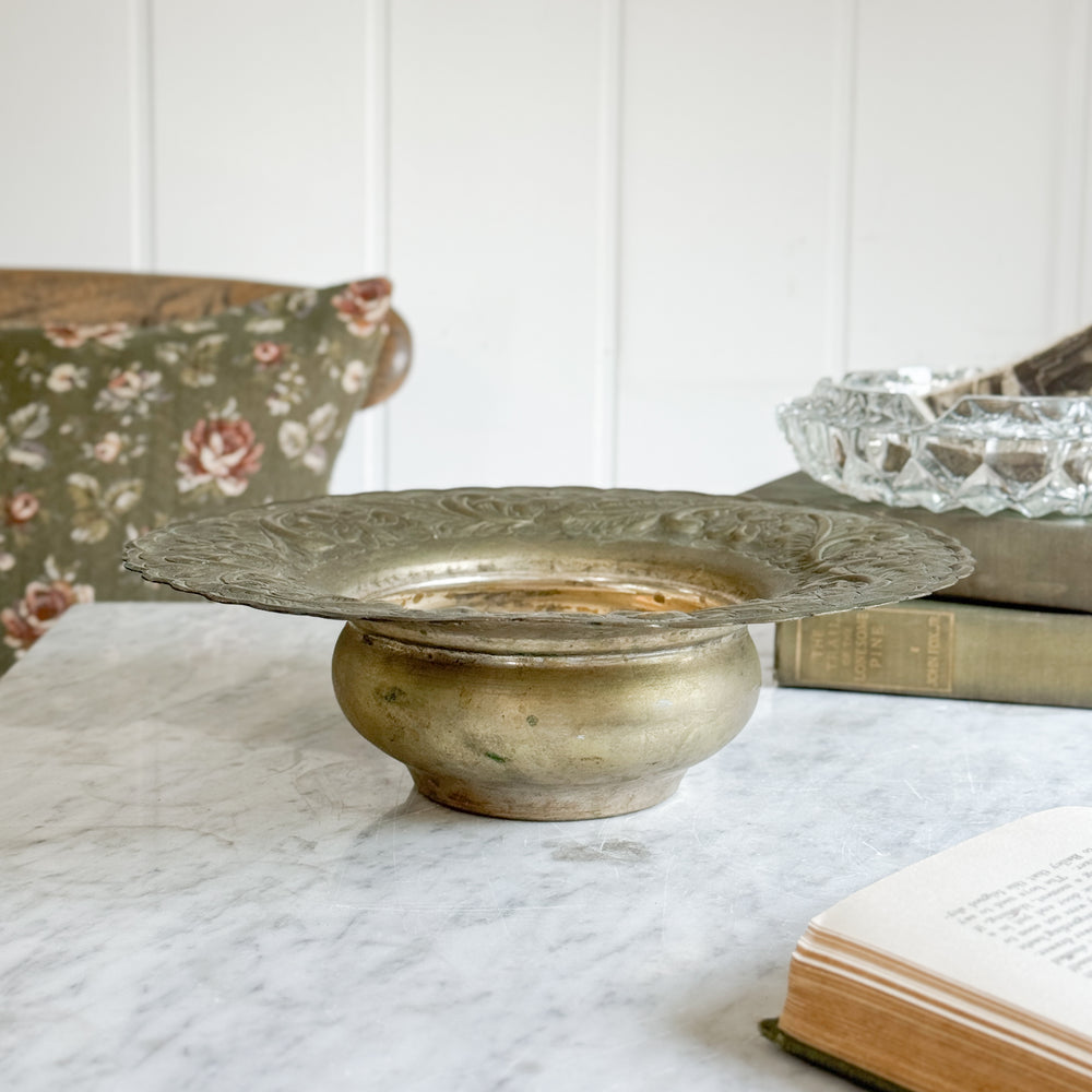 Vintage wide flower edge vase bowl.